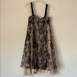 Diane Von Furstenberg Black and Cream Floral Mini Dress